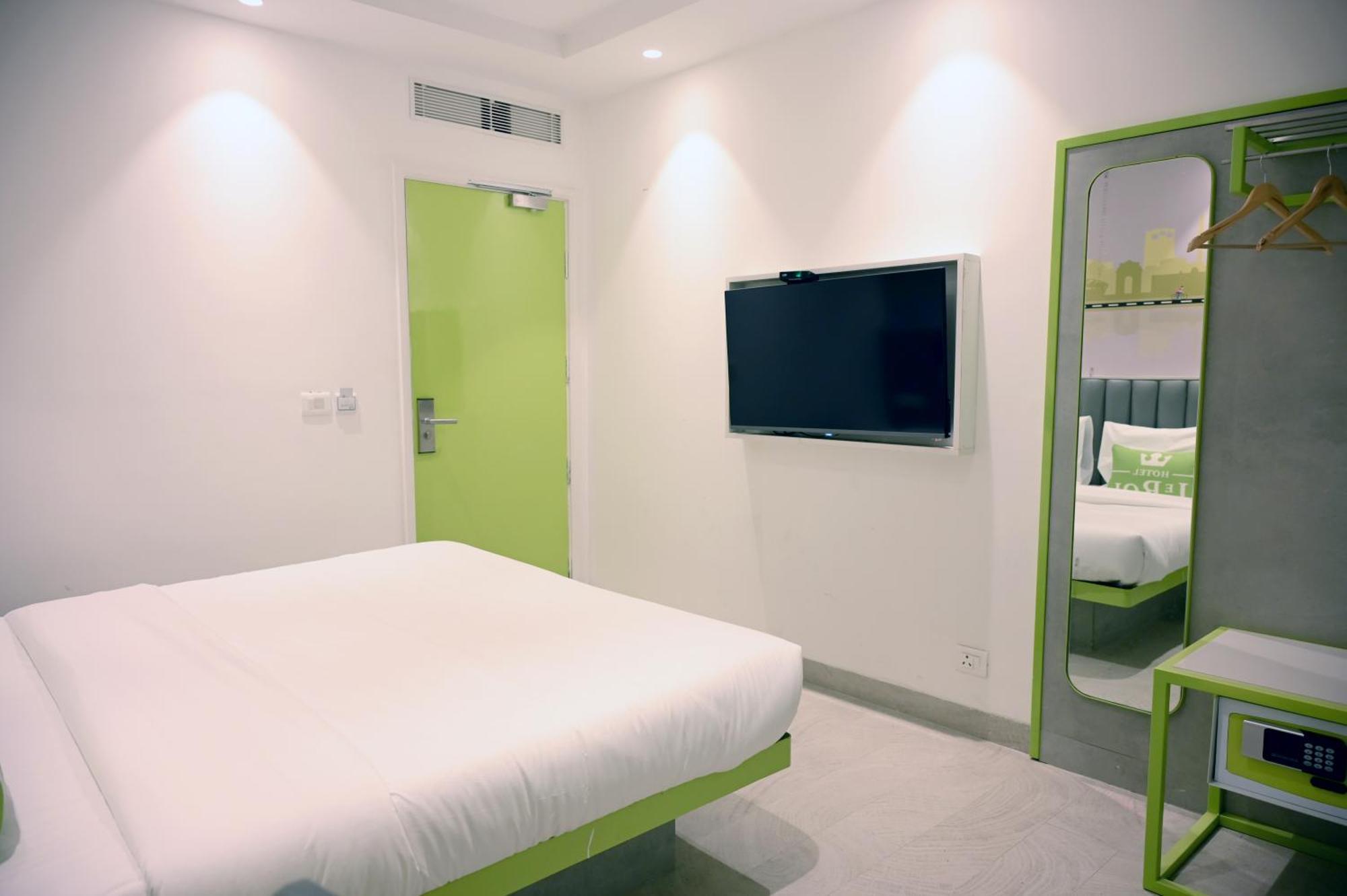 Hotel Le Roi Express Karol Bagh 德里 外观 照片